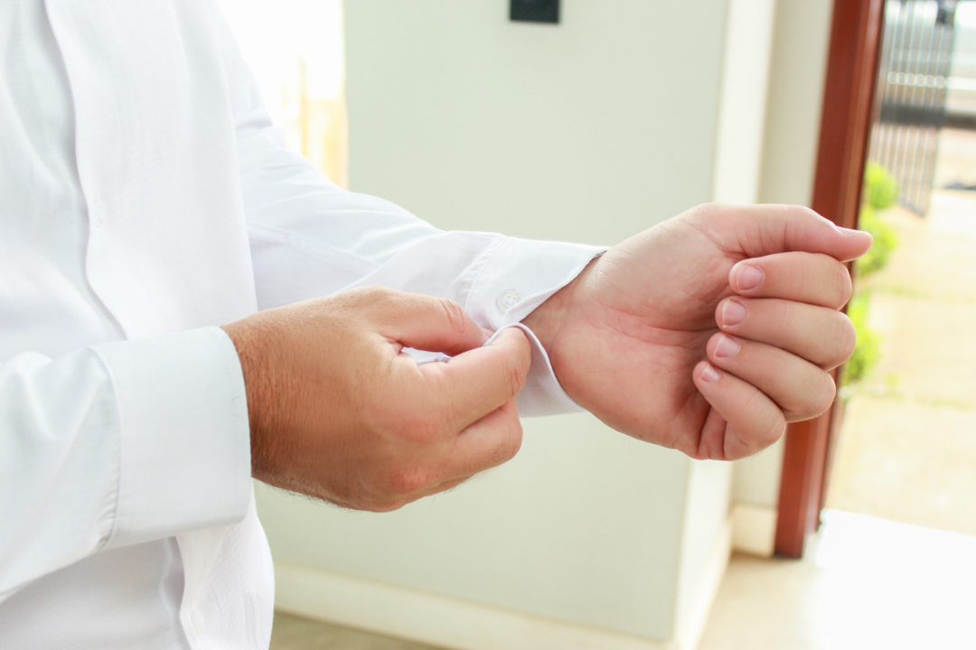 Noivo camisa  calça sapato perfume  Making of do noivo  São Gonçalo do Sapucaí  - MG