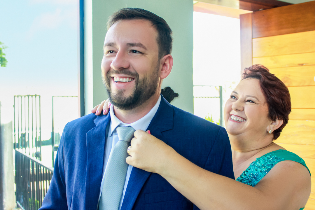 Noivo camisa  calça sapato perfume  gravata  Making of do noivo com a mãe  São Gonçalo do Sapucaí  - MG