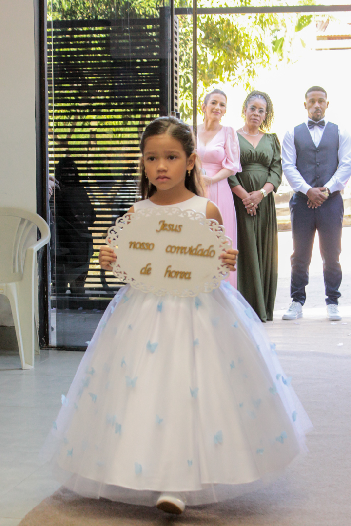 entrada daminha  com plaquinha casamento São Gonçalo do Sapucaí - MG 