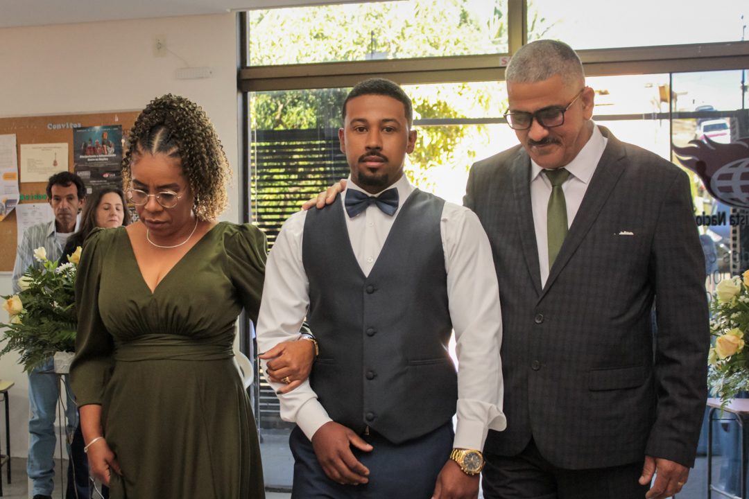 Entrada noivo no casamento cerimonias pais São Gonçalo do Sapucaí - MG 