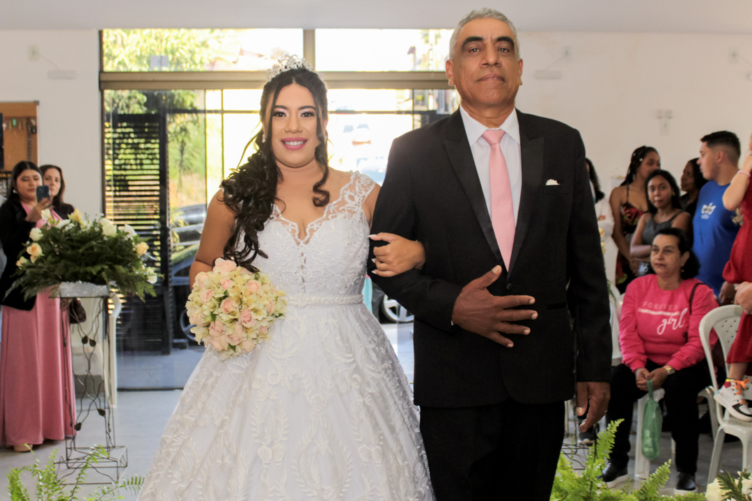 Entrada da noiva no casamento com o pai São Gonçalo do Sapucaí - MG  