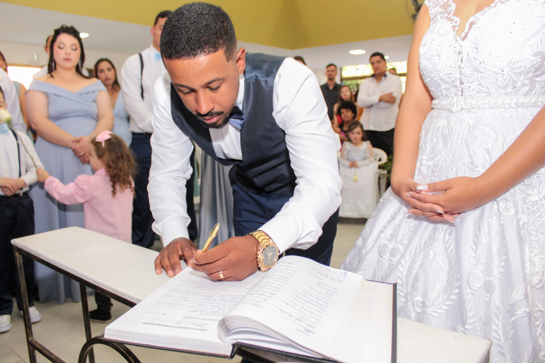 assinatura noivo no livro de casamentos São Gonçalo do Sapucaí - MG  