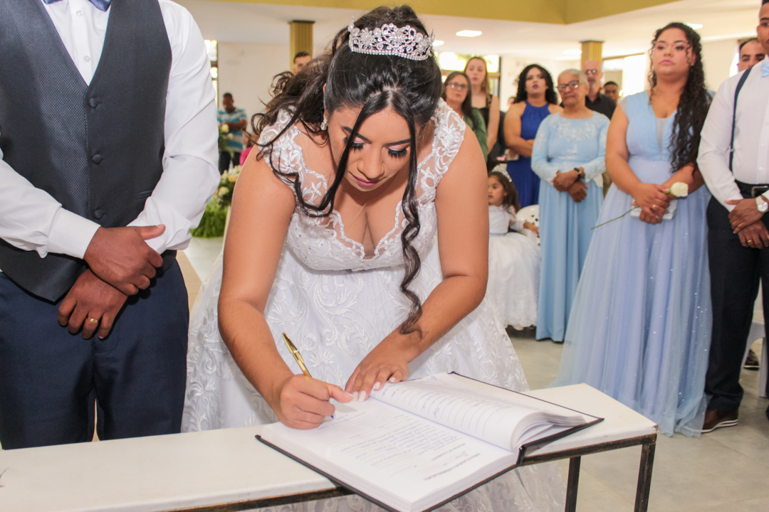 assinatura noiva no livro de casamentos São Gonçalo do Sapucaí - MG  