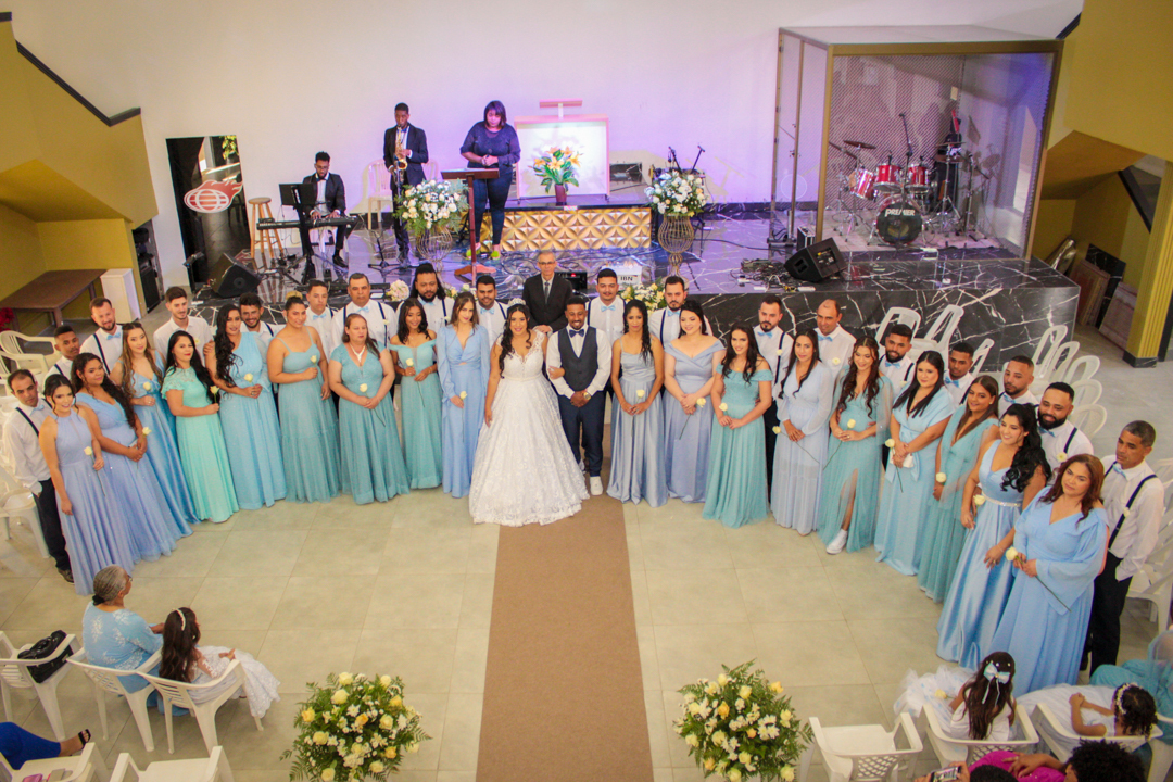 noivos recem casados com as madrinhas  São Gonçalo do Sapucaí - MG  