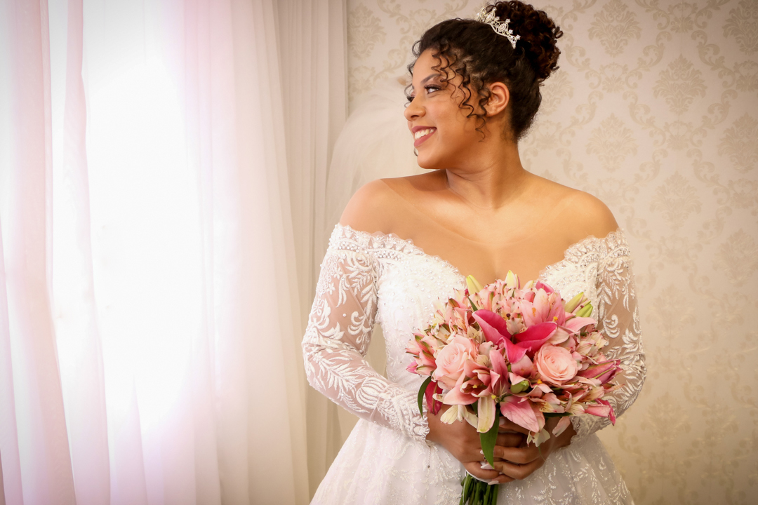 Noiva com seu Vestido  casamento São Gonçalo do Sapucaí - MG