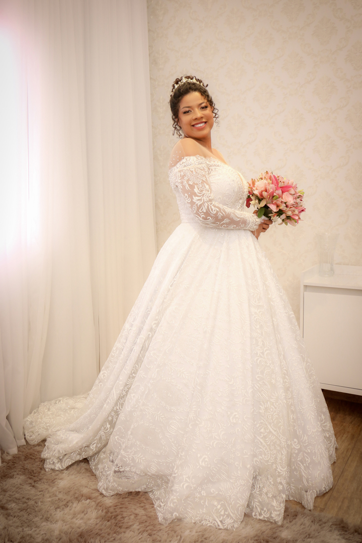 Noiva com seu Vestido  casamento São Gonçalo do Sapucaí - MG