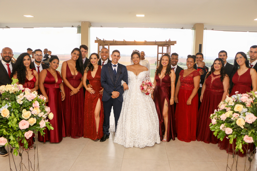 Noivo e noiva com os padrinhos e madrinhas no casamento  São Gonçalo do Sapucaí - MG 