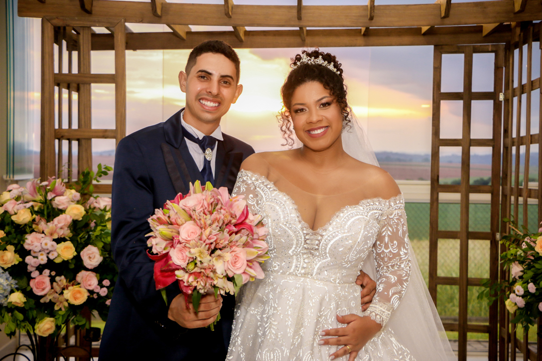 noivo e noiva no final do casamento São Gonçalo Sapucaí - MG  