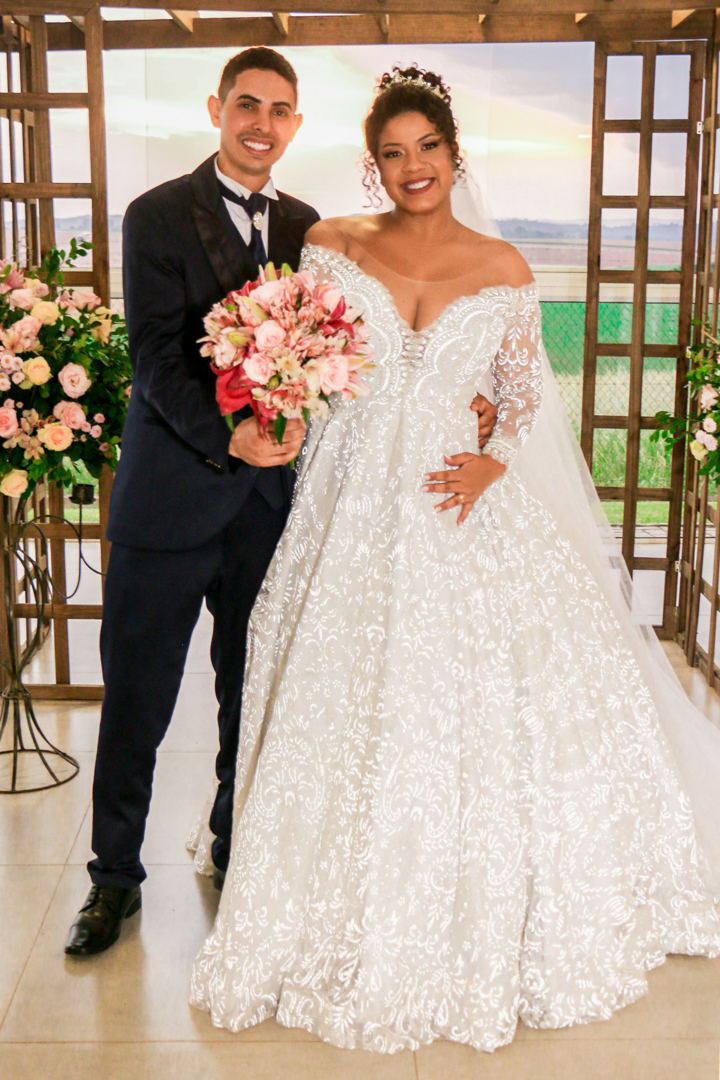 Beijo noivo e noiva no final do casamento São Gonçalo Sapucaí - MG  