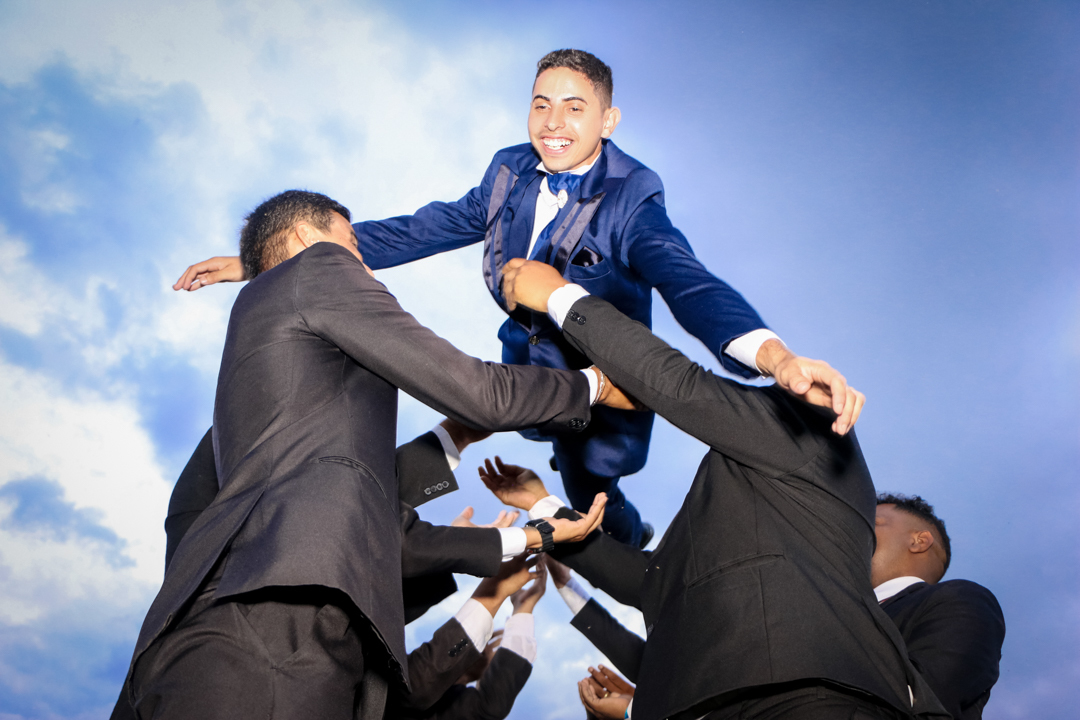 Noivo e padrinhos no final do casamento - São Gonçalo Sapucaí - mg 