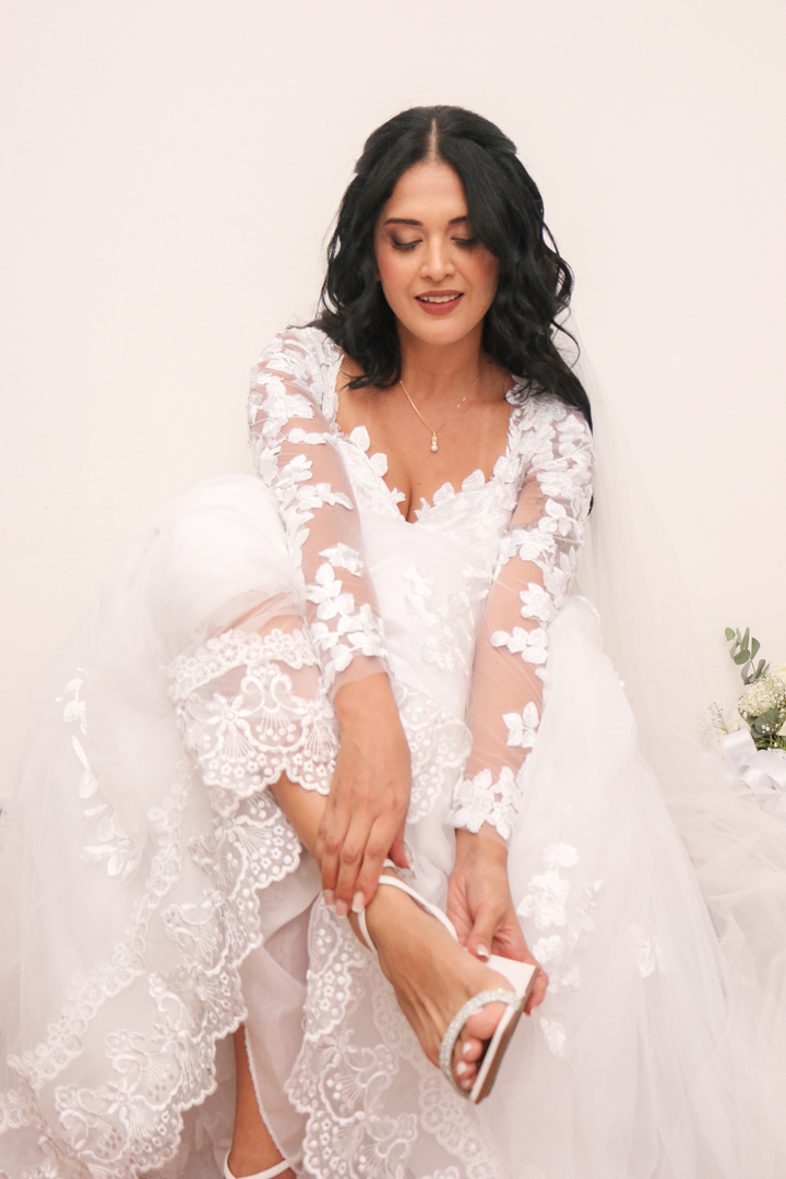 Making of noiva,  colocando o salto casamento São José dos Campos - SP