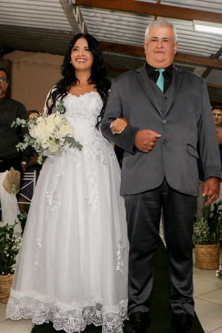 Entrada da Noiva em seu casamento acompanhada de seu  pai  -  São José dos Campos - SP