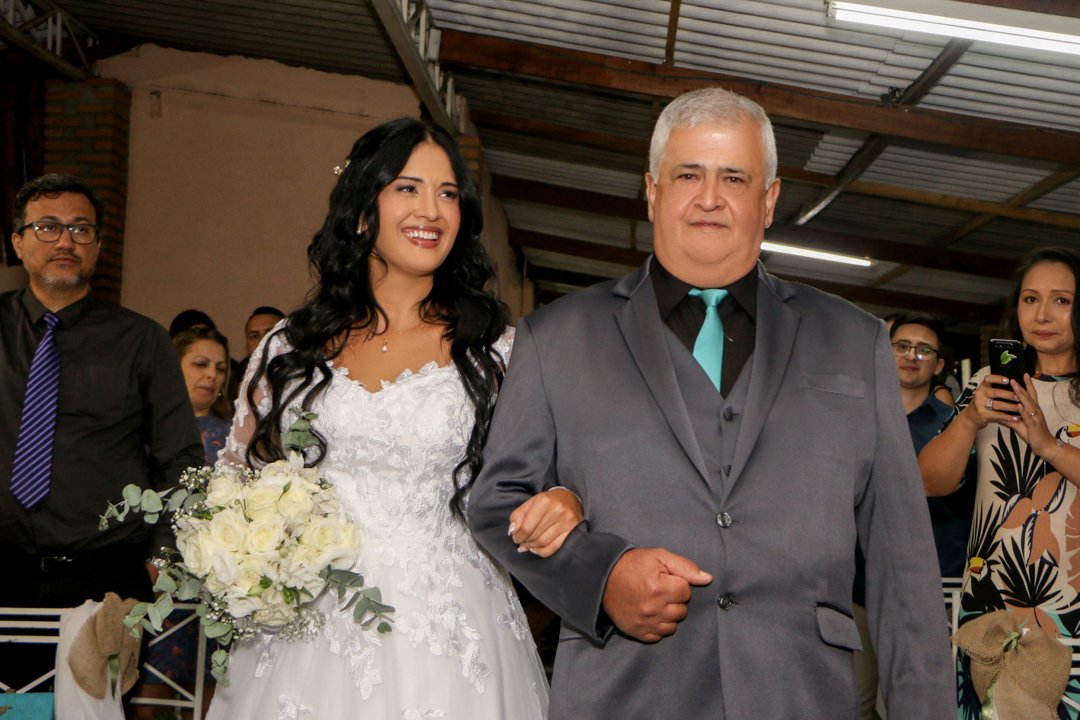 Entrada da Noiva em seu casamento acompanhada de seu  pai  -  São José dos Campos - SP