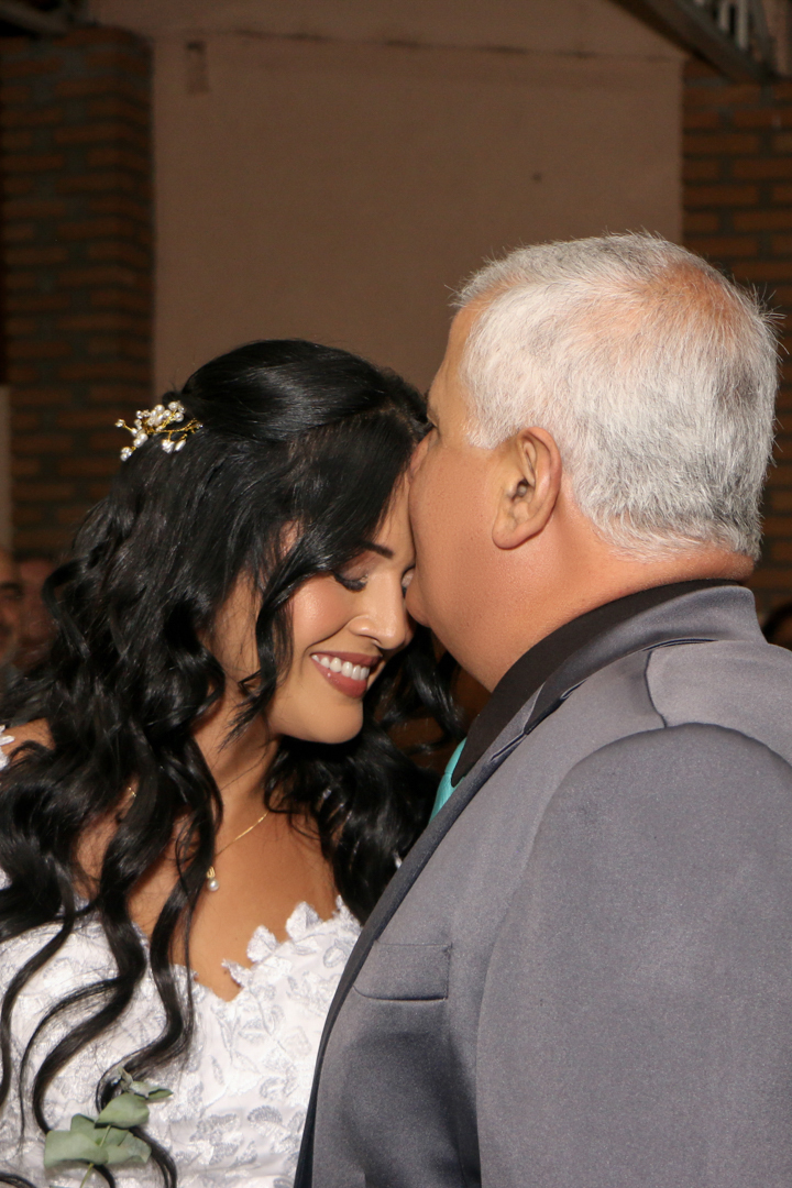 Entrada da Noiva em seu casamento acompanhada de seu  pai  -  São José dos Campos - SP