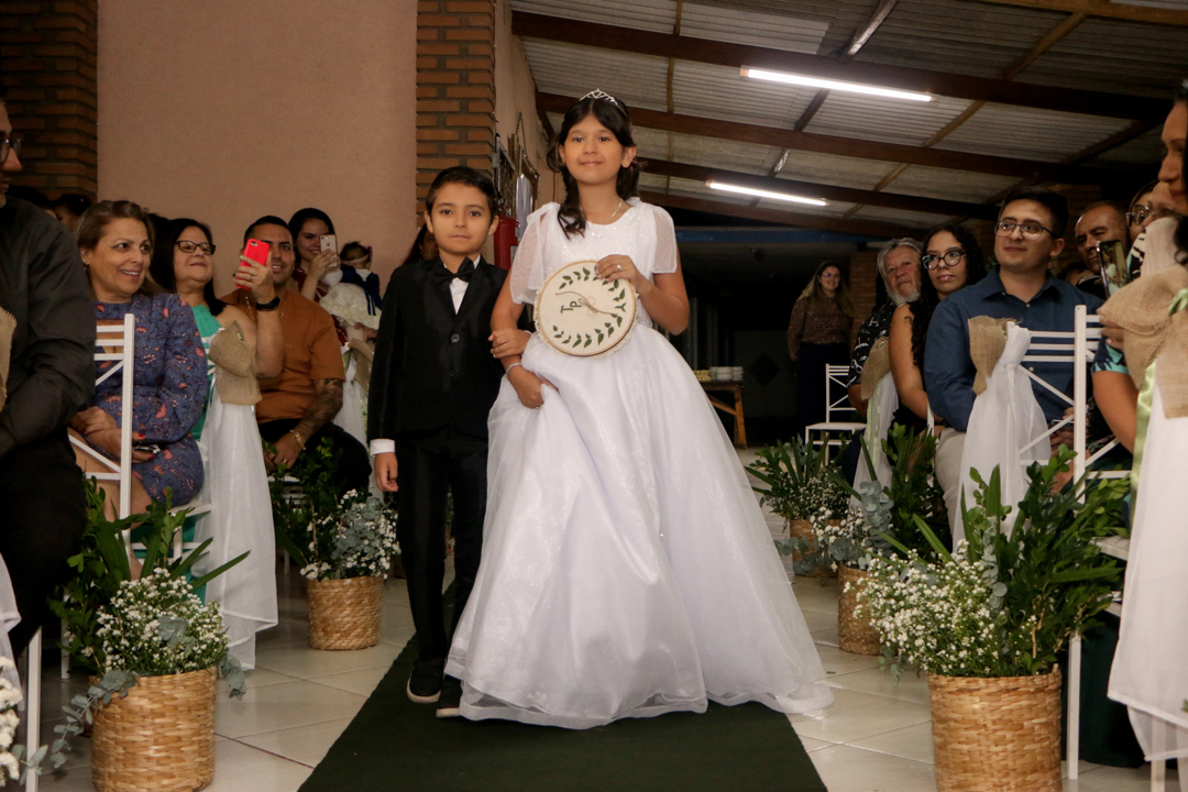 Entrada das alianças no casamento em São José dos Campos - SP