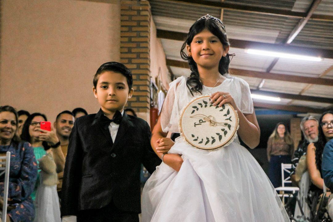 Entrada das alianças no casamento em São José dos Campos - SP