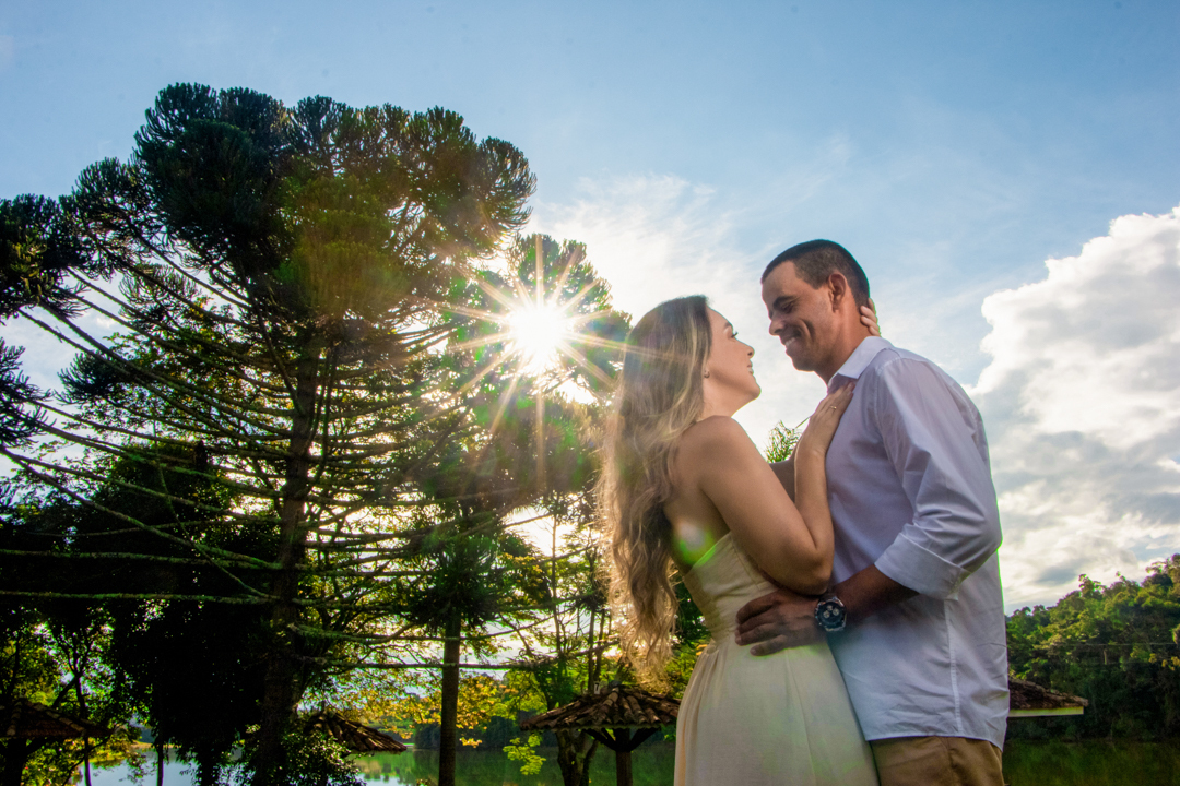 Casal juntos e felizes em fotos maravilhosas  em São Gonçalo do Sapucaí - MG