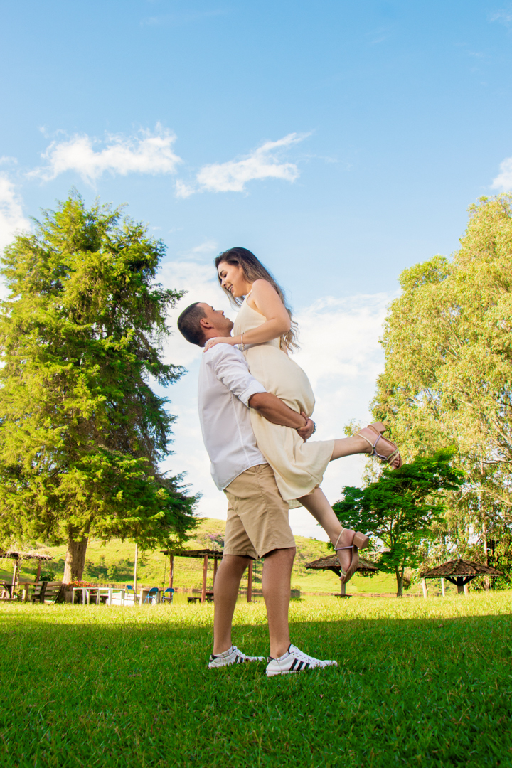 Casal juntos e felizes em fotos maravilhosas  em São Gonçalo do Sapucaí - MG