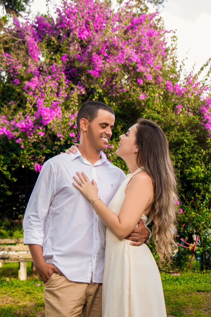 Casal juntos e felizes em fotos maravilhosas  em São Gonçalo do Sapucaí - MG