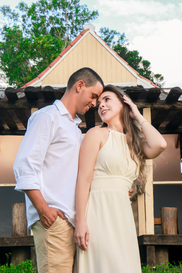 Casal juntos e felizes em fotos maravilhosas  em São Gonçalo do Sapucaí - MG