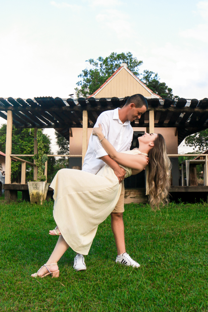 Casal juntos e felizes em fotos maravilhosas  em São Gonçalo do Sapucaí - MG