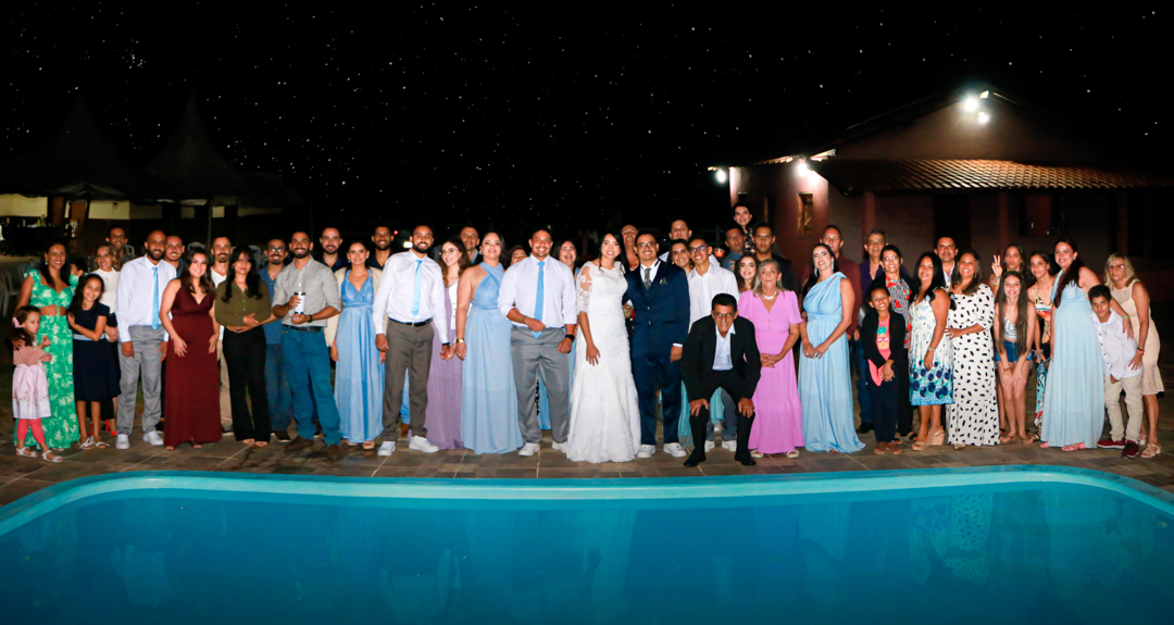 Foto dos padrinhos e madrinhas e convidados dos noivos recém casados em Três Corações  - MG
