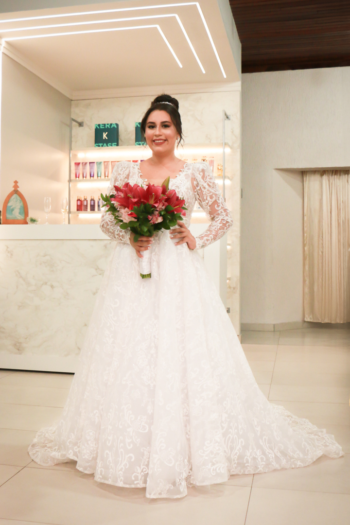 Noiva com seu vestido do seu casamento São Gonçalo do Sapucaí - MG