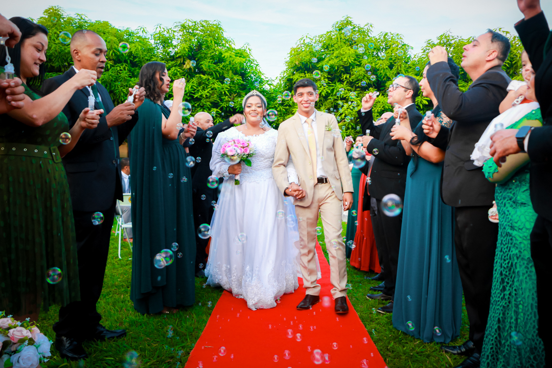 Saída dos Noivos em Seu casamento Três Corações  - MG