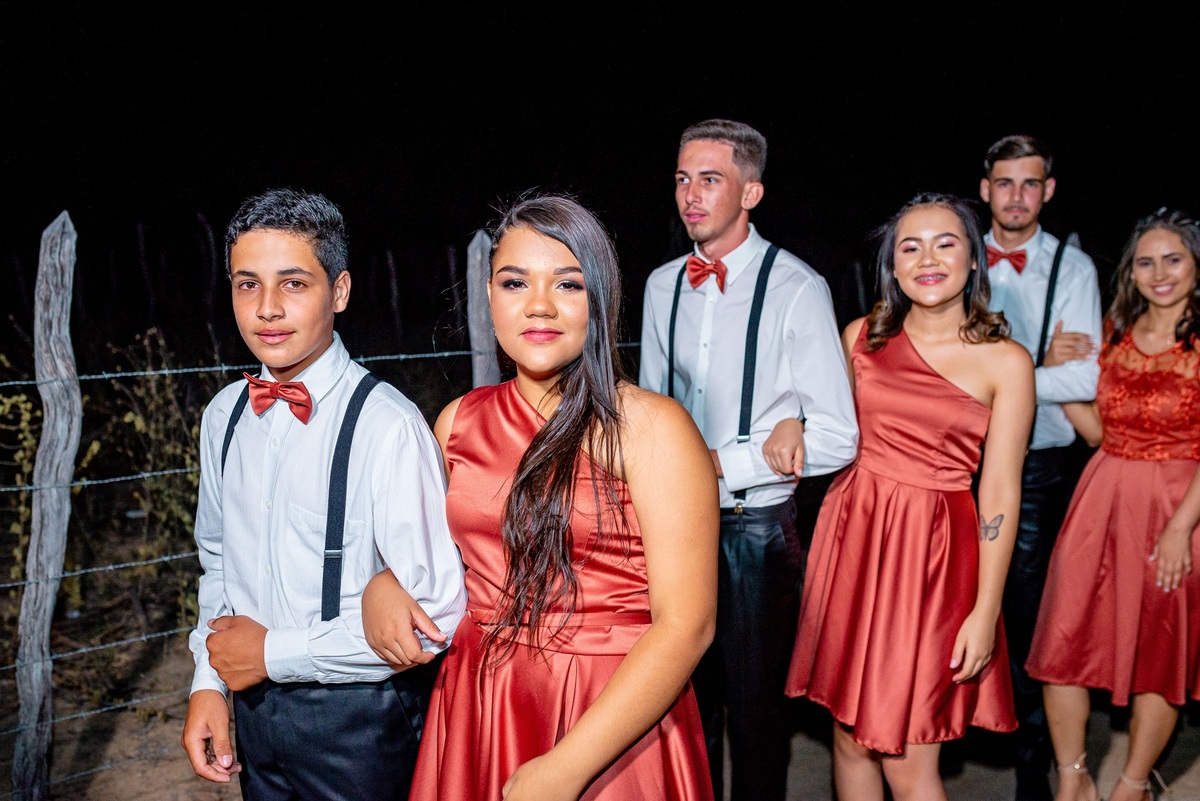 Retratos, Fotos de meninas, Ensaio de 15 anos , Fotografia individual , Quijingue Bahia Fotógrafo de moda, gestante, fotos de gestante, fotos no por do sol, fotos no rio, fotos em casal, ensaio de casal, pre casamento, formatura 