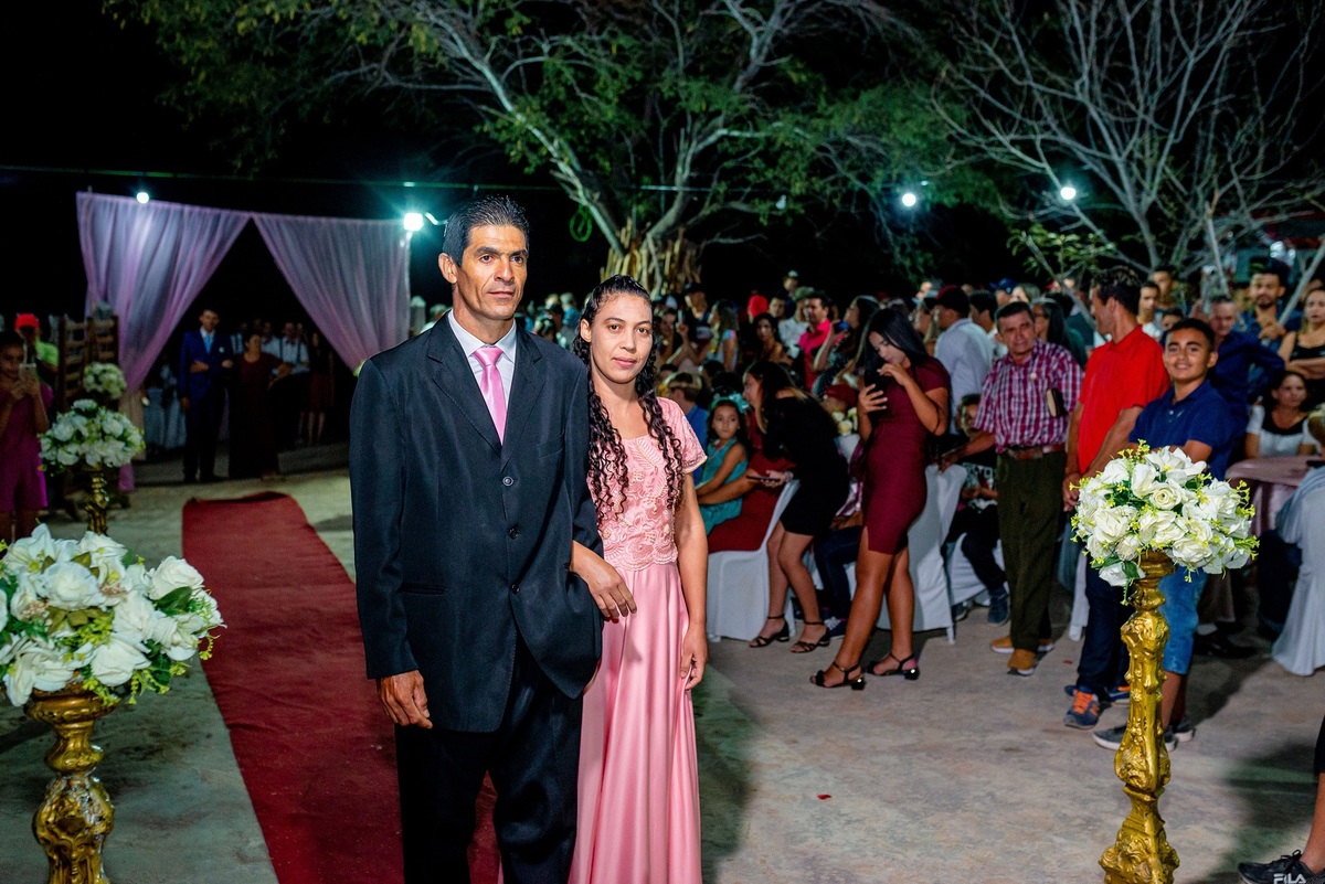 Retratos, Fotos de meninas, Ensaio de 15 anos , Fotografia individual , Quijingue Bahia Fotógrafo de moda, gestante, fotos de gestante, fotos no por do sol, fotos no rio, fotos em casal, ensaio de casal, pre casamento, formatura 