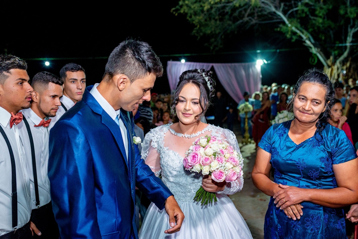 Retratos, Fotos de meninas, Ensaio de 15 anos , Fotografia individual , Quijingue Bahia Fotógrafo de moda, gestante, fotos de gestante, fotos no por do sol, fotos no rio, fotos em casal, ensaio de casal, pre casamento, formatura 