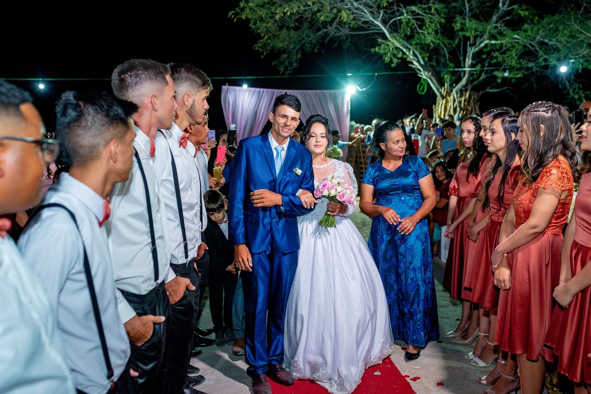 Retratos, Fotos de meninas, Ensaio de 15 anos , Fotografia individual , Quijingue Bahia Fotógrafo de moda, gestante, fotos de gestante, fotos no por do sol, fotos no rio, fotos em casal, ensaio de casal, pre casamento, formatura 