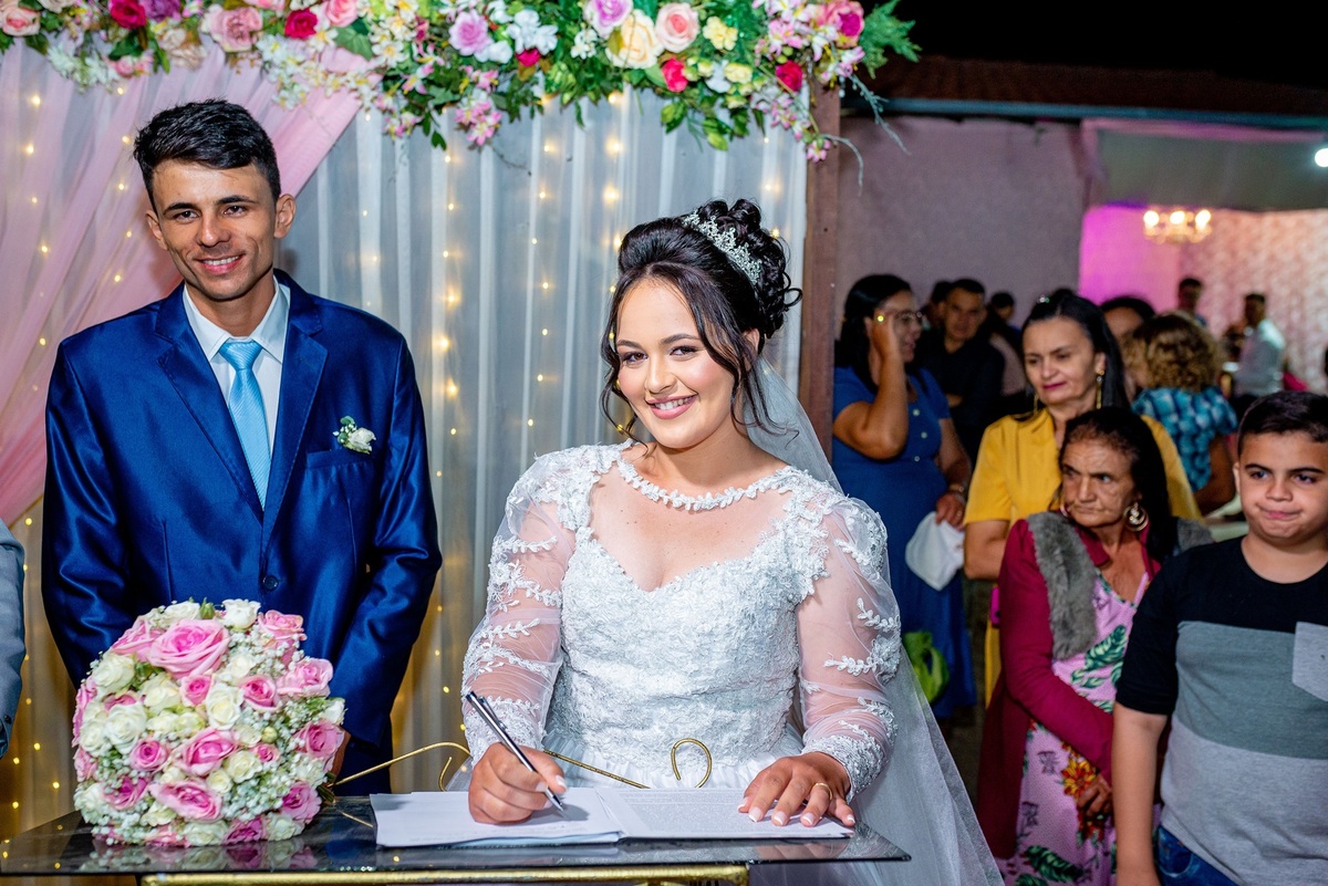 Retratos, Fotos de meninas, Ensaio de 15 anos , Fotografia individual , Quijingue Bahia Fotógrafo de moda, gestante, fotos de gestante, fotos no por do sol, fotos no rio, fotos em casal, ensaio de casal, pre casamento, formatura 