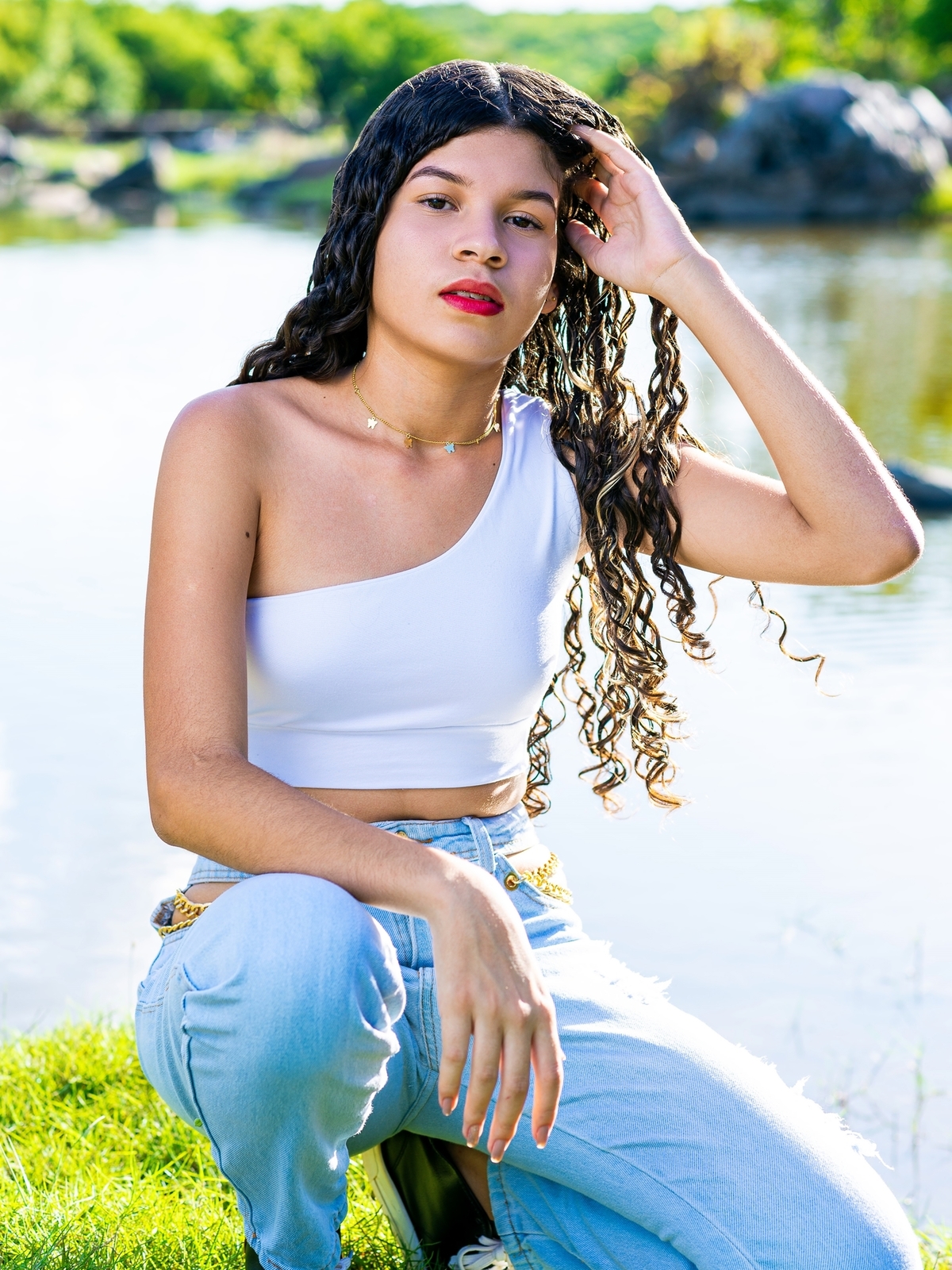 Ensaio fotográfico feminino externo, foto no rio quijingue, poses para ensaio de 15 anos 
