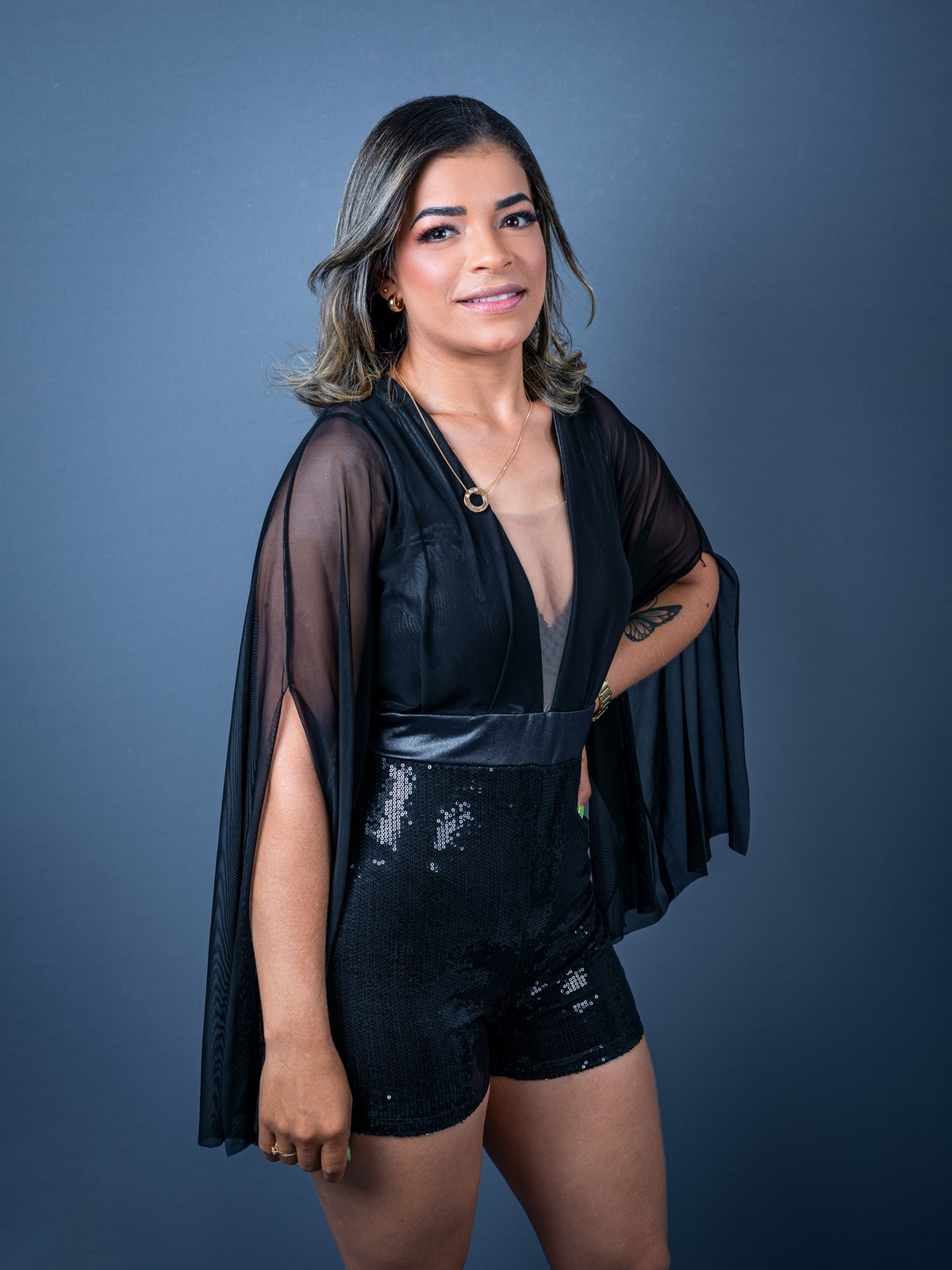 Ensaio fotográfico feminino, ensaio em estúdio, co iluminação para fotografia de estúdio, com modelo linda loira, com poses para ensaio fotográfico, e o fotógrafo de ensaios em euclides da cunha 