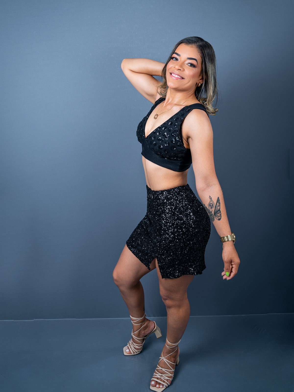 Ensaio fotográfico feminino, ensaio em estúdio, co iluminação para fotografia de estúdio, com modelo linda loira, com poses para ensaio fotográfico, e o fotógrafo de ensaios em euclides da cunha 