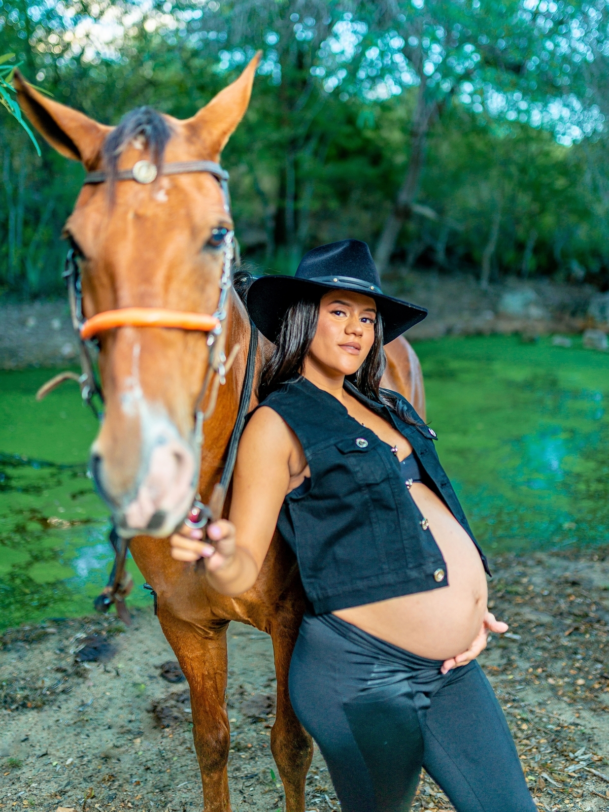 fotos de gestante com cavalo, vaqueira, nordestina, vaquejada, cavalgada, vaqueiros, fotografia de gestante, gestante do sertão, mulher grávida