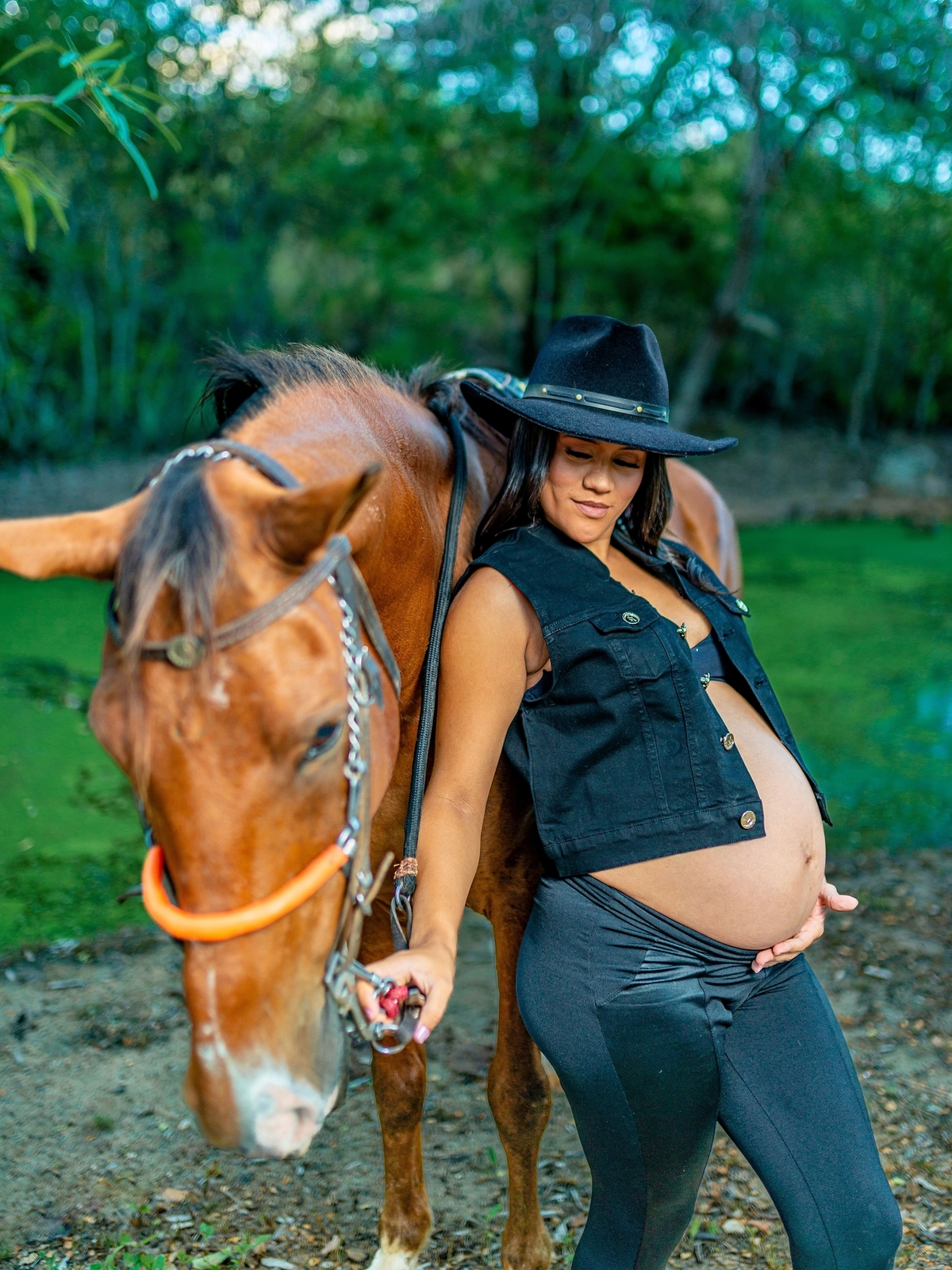 fotos de gestante com cavalo, vaqueira, nordestina, vaquejada, cavalgada, vaqueiros, fotografia de gestante, gestante do sertão, mulher grávida