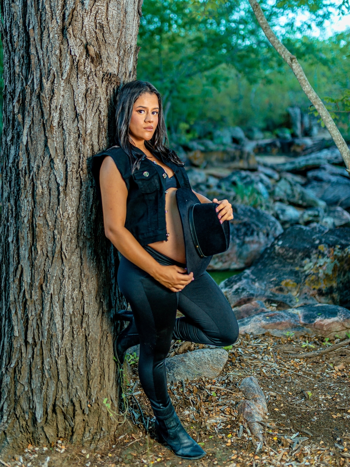 fotos de gestante com cavalo, vaqueira, nordestina, vaquejada, cavalgada, vaqueiros, fotografia de gestante, gestante do sertão, mulher grávida