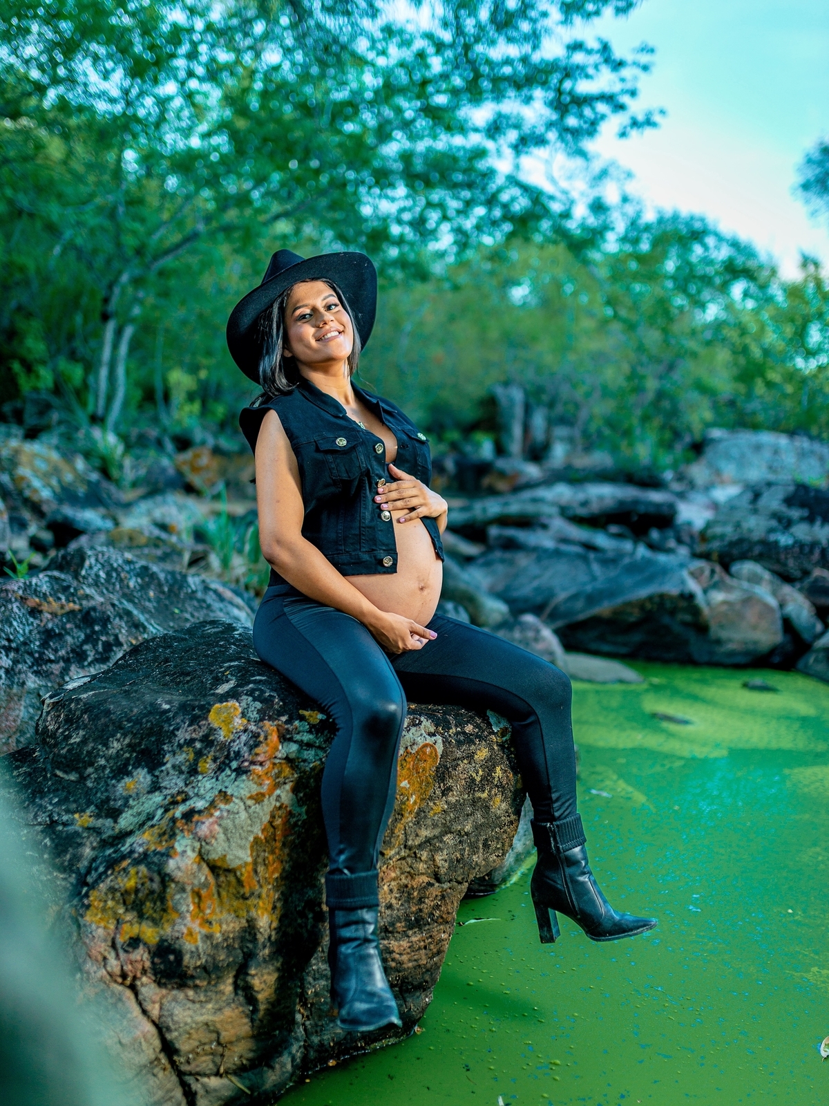 fotos de gestante com cavalo, vaqueira, nordestina, vaquejada, cavalgada, vaqueiros, fotografia de gestante, gestante do sertão, mulher grávida