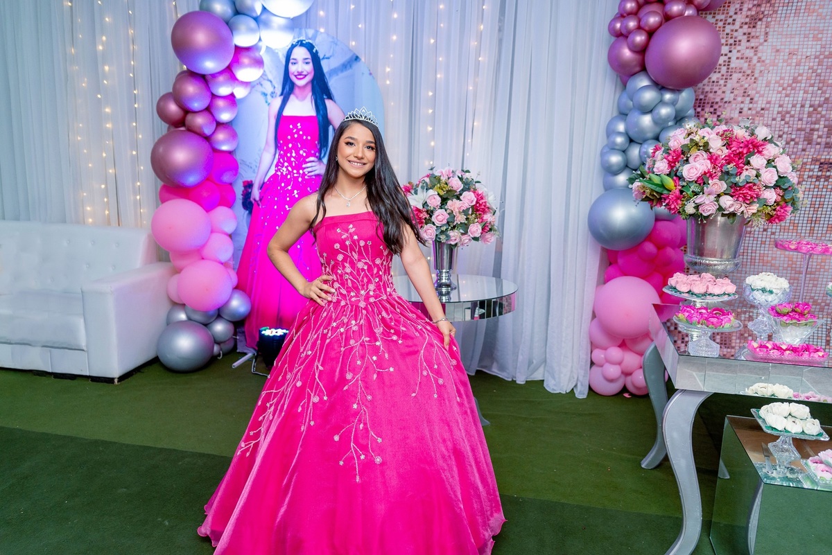 #15anos
#aniversario
#debutante
#fotodebutante
#ensaiofotografico
#vestidode15anos
#makeupde15anos
#penteado15anos
#festade15anos
#valsa15anos