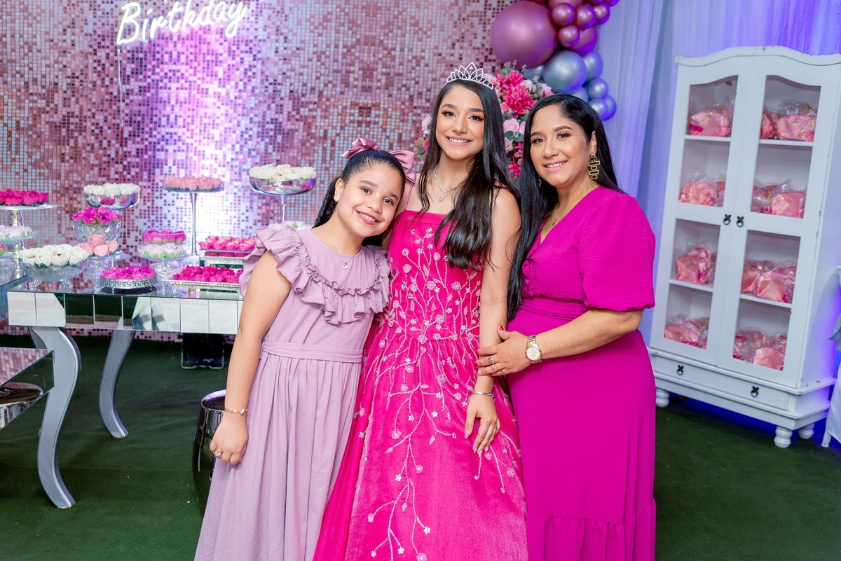 #15anos
#aniversario
#debutante
#fotodebutante
#ensaiofotografico
#vestidode15anos
#makeupde15anos
#penteado15anos
#festade15anos
#valsa15anos