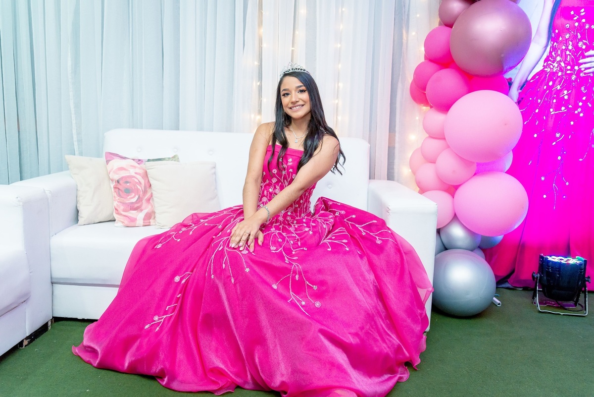#15anos
#aniversario
#debutante
#fotodebutante
#ensaiofotografico
#vestidode15anos
#makeupde15anos
#penteado15anos
#festade15anos
#valsa15anos