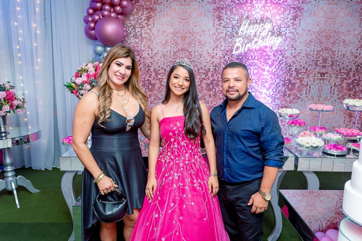 #15anos
#aniversario
#debutante
#fotodebutante
#ensaiofotografico
#vestidode15anos
#makeupde15anos
#penteado15anos
#festade15anos
#valsa15anos