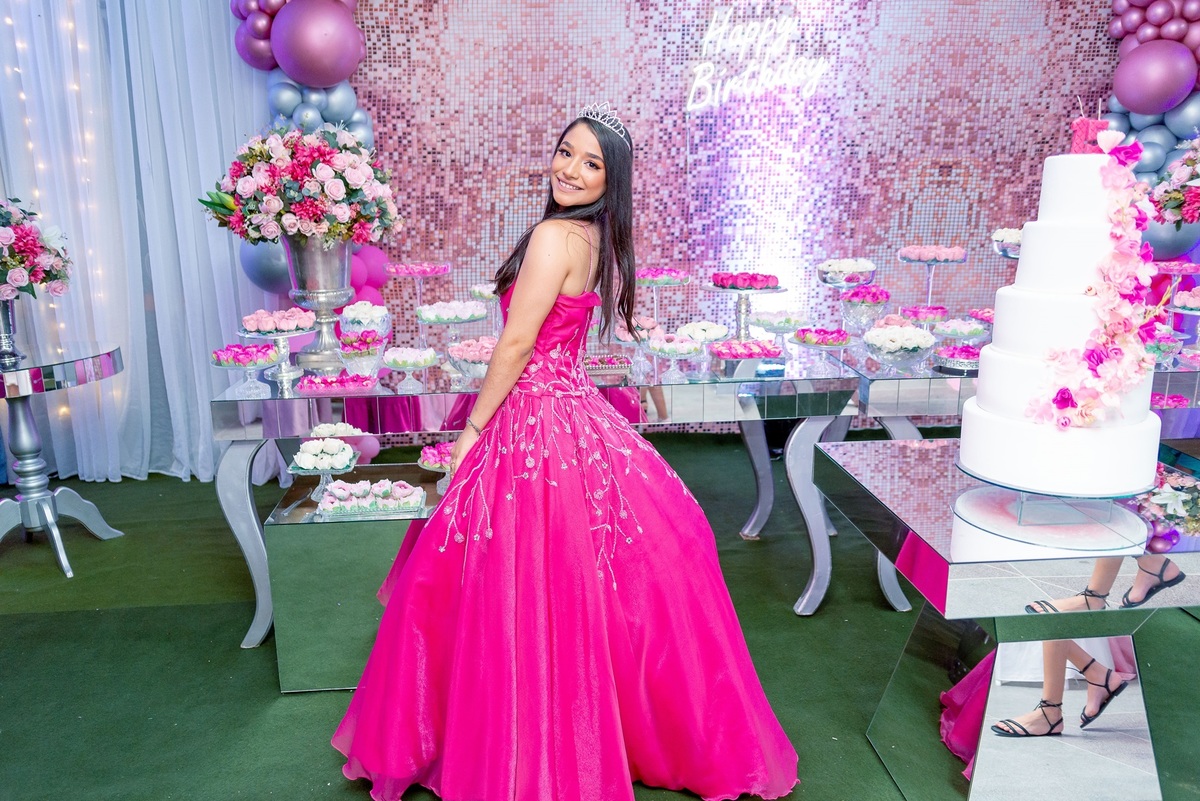 #15anos
#aniversario
#debutante
#fotodebutante
#ensaiofotografico
#vestidode15anos
#makeupde15anos
#penteado15anos
#festade15anos
#valsa15anos