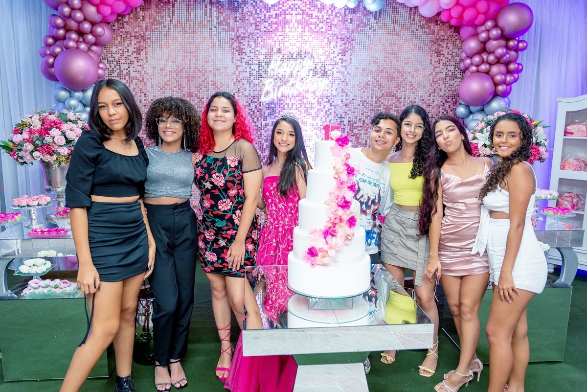 #15anos
#aniversario
#debutante
#fotodebutante
#ensaiofotografico
#vestidode15anos
#makeupde15anos
#penteado15anos
#festade15anos
#valsa15anos