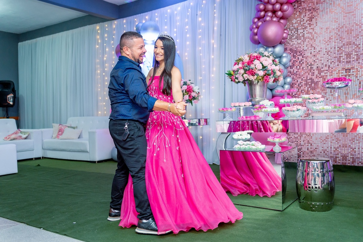 #15anos
#aniversario
#debutante
#fotodebutante
#ensaiofotografico
#vestidode15anos
#makeupde15anos
#penteado15anos
#festade15anos
#valsa15anos