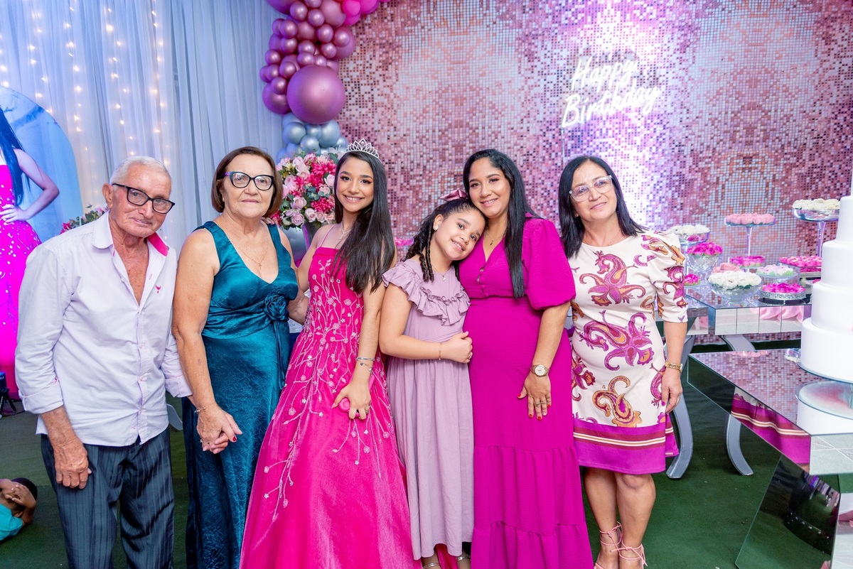 #15anos
#aniversario
#debutante
#fotodebutante
#ensaiofotografico
#vestidode15anos
#makeupde15anos
#penteado15anos
#festade15anos
#valsa15anos