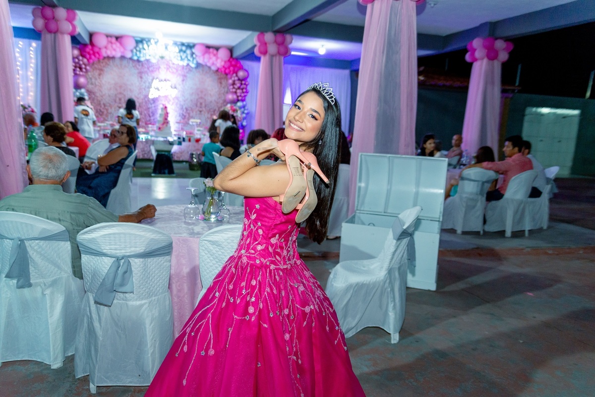 #15anos
#aniversario
#debutante
#fotodebutante
#ensaiofotografico
#vestidode15anos
#makeupde15anos
#penteado15anos
#festade15anos
#valsa15anos