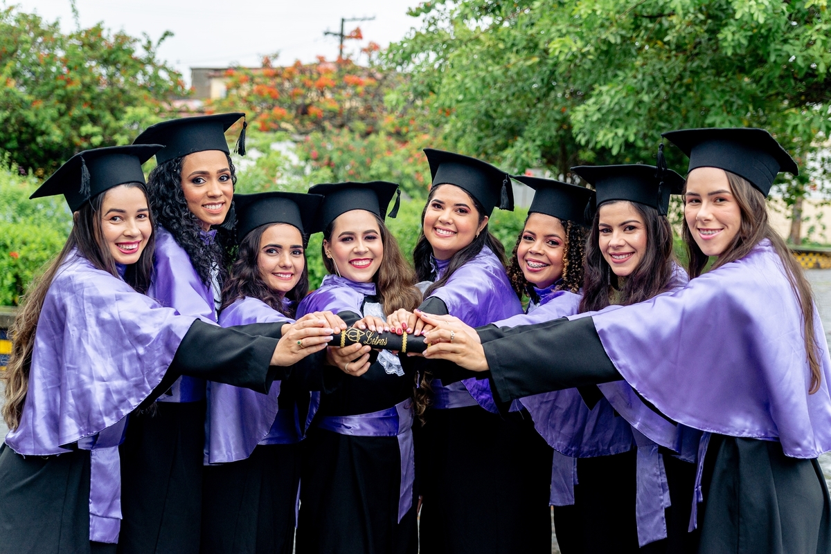 #Formatura
#Formando
#Conquista
#Graduação
#Orgulho
#Felicidade
#Celebração
#Sucesso
#Realização
#MomentoEspecial
#VidaAcadêmica
#Memórias
#AmigosDeFaculdade
#Despedida
#MetasCumpridas
#NovaEtapa
#SonhosRealizados
#Gratidão
#AlmaMater
#JornadaAcadêmica